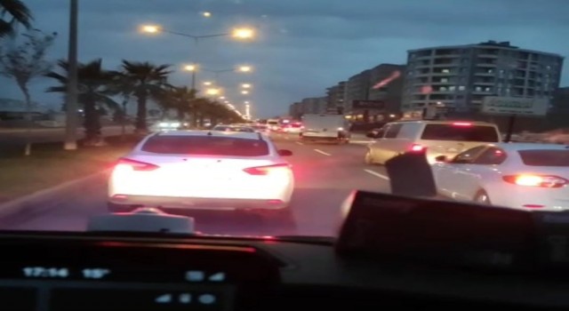 Mardinde duyarsız sürücü siren çalan ambulansa yol vermedi