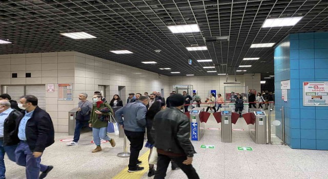 Marmarayda seferlerin durma sebebi belirlendi: Yolculardan biri yangın butonuna bastı