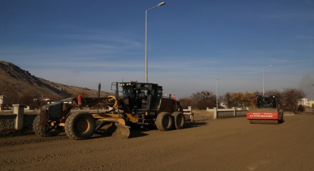 Melikgazi Belediyesi Altınoluk Mahallesinde asfalt çalışmasına başladı