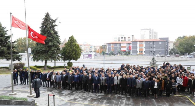 Melikgazi personelinden Ataya saygı duruşu