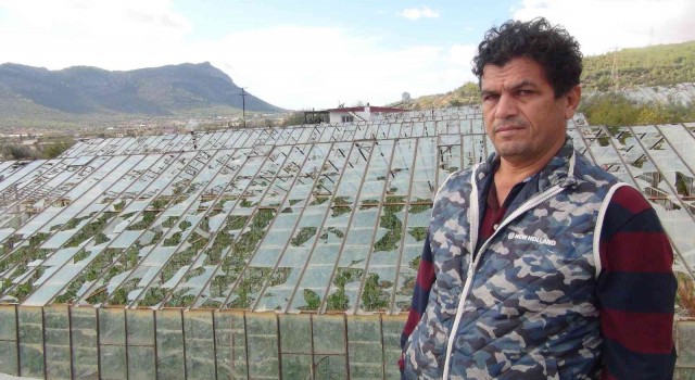 Mersinde dolu felaketinde cam seraları yerle bir oldu