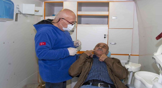 Mersinde Emekli Evi üyelerine ücretsiz ağız ve diş sağlığı taraması