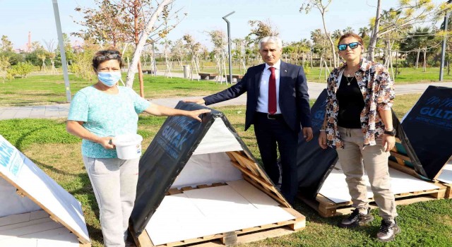 Mersinde köpek kulübeleri, kedi yuvaları ve kuş evleri dağıtıldı