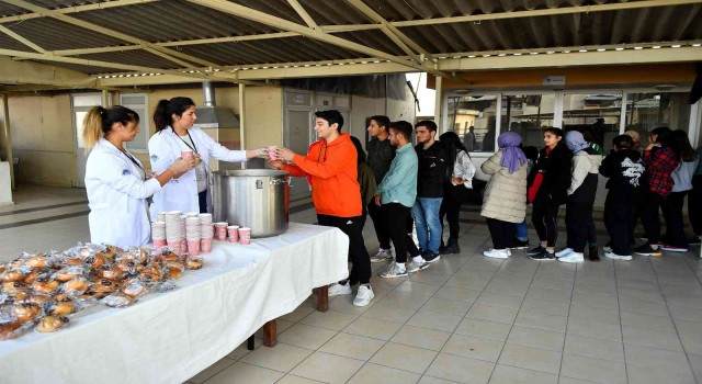 Mersinde YKS öğrencilirine 1 ekmek 1 çorba hizmeti başladı