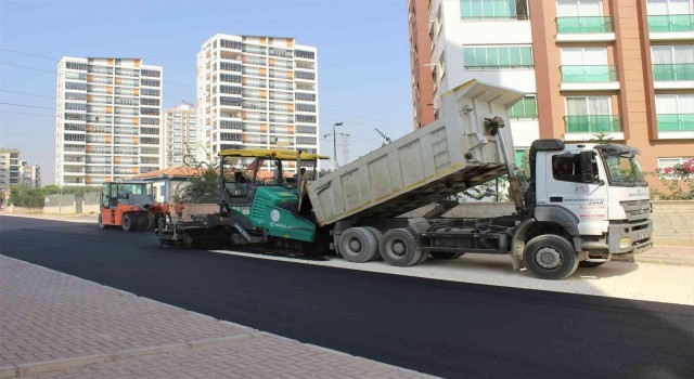Mersinde yol çalışması sürüyor