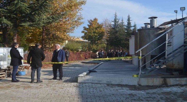 Merzifonda işçiler yağ fabrikasında kuyuya düştü: 6 işçi hastaneye kaldırıldı