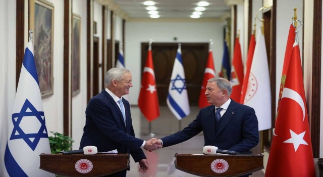 Milli Savunma Bakanı Akar, İsrail Savunma Bakanı Gantz ile görüştü