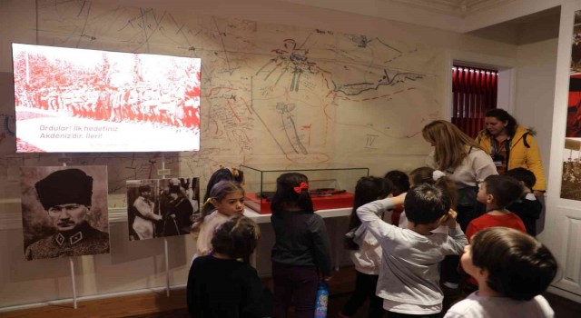 Minik öğrenciler Atatürk ve Milli Mücadele Anı Evini çok sevdi