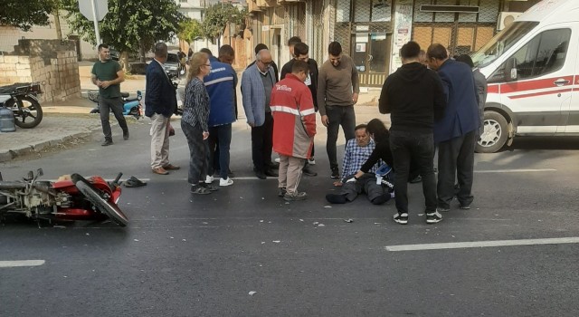 Motosiklet ile otomobil çarpıştı: 1 yaralı