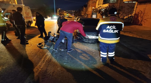 Motosiklet ile otomobil çarpıştı: 1 yaralı