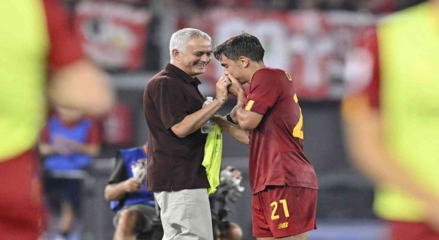 Mourinho ve Sarri İtalyanın dev derbisinde karşı karşıya
