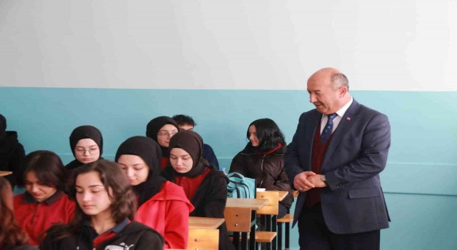 Müdür Başyiğit: Geleceğe ait idealleriniz, hayalleriniz olsun, kendinize hedefler koyun”
