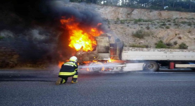 Muğlada TIR yangını