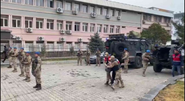 Muşta yakalanan PKK/KCKlı terörist ile 2 iş birlikçi tutuklandı