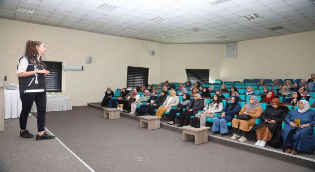 Narkotik polisinden kadınlara uyuşturucu semineri