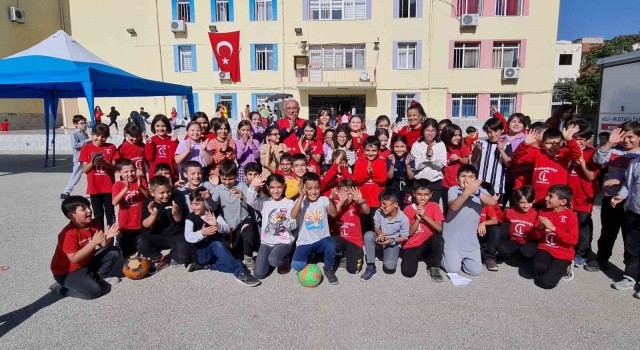 Nazillide okullar Kızılay renklerine büründü