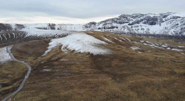 Nemrut Kalderasında mevsimin ilk kartopu oyunu