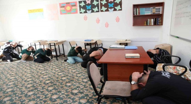 Niğdede Deprem ve Tahliye Tatbikatı yapıldı