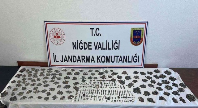 Niğdede tarihi eser operasyonu: 3 bin 500 adet sikke ele geçirildi
