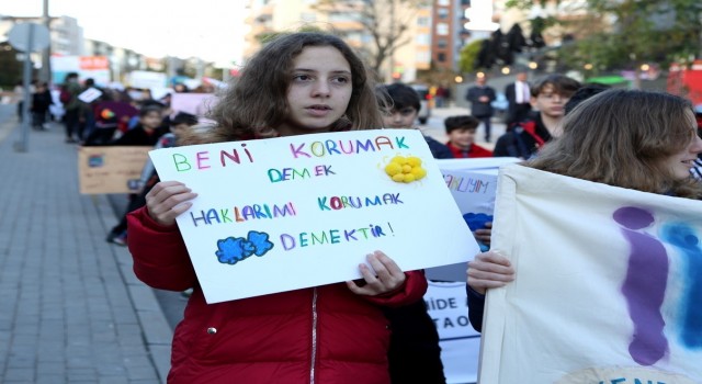 Nilüferli çocuklar, hakları için yürüdü