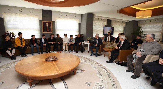 Ödüllü karikatüristler Başkan Erdem ile buluştu