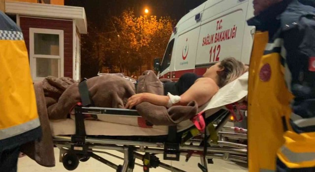 Öfkeli koca eşini 6 yerinden bıçakladı