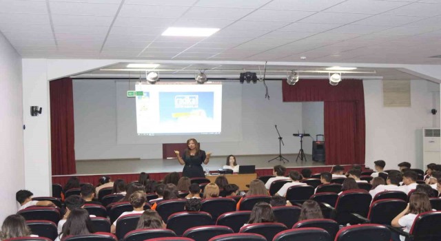 Öğrencilere ergenlik dönemi semineri