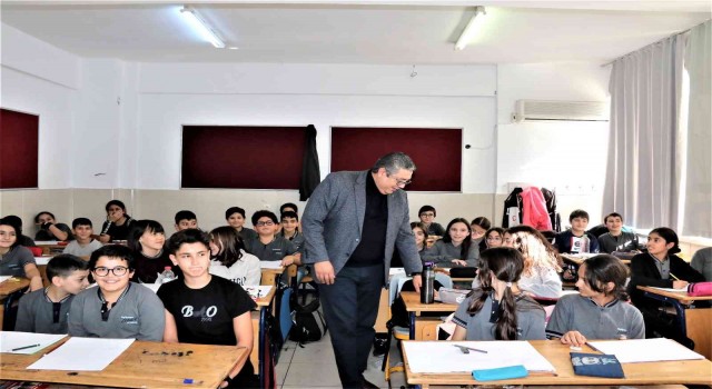 Öğrencilik yaptığı okula müdür oldu, 30 yıl önceki öğretmenleriyle çalıştı