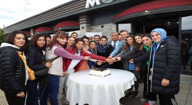 Öğretmenlere sürpriz kutlama