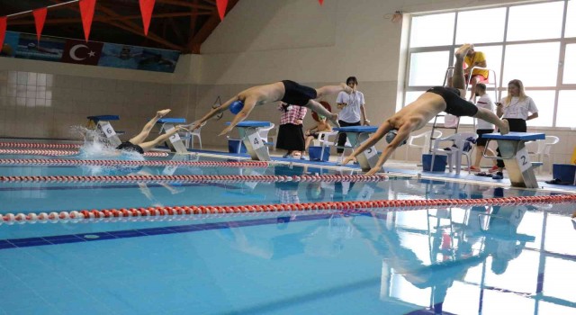 Okullar arası yüzme şampiyonası tamamlandı