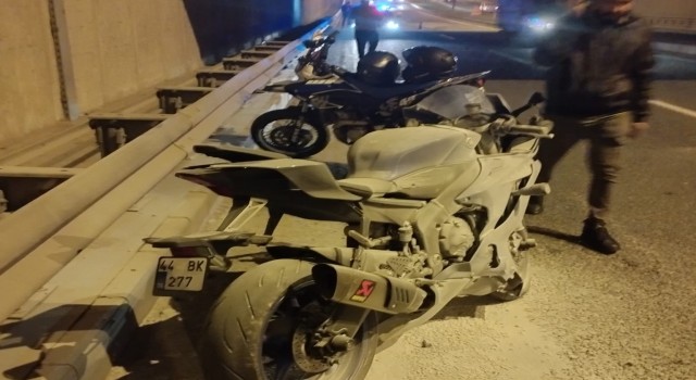 Önünde seyreden araca çarpan motosikletli ağır yaralandı