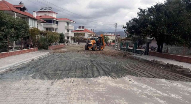 Ortaca genelinde yol bakım ve yenileme çalışmaları sürüyor