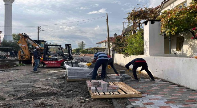 Ortacanın mahalle yollarına kilitli parke