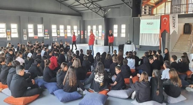 Ortaokul öğrencilerine “Deprem Bilinçlendirme Semineri” verildi