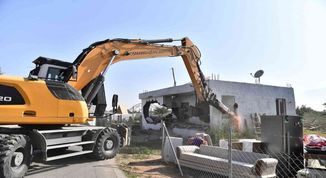 Osmangazide kaçak binalar yıkılıyor