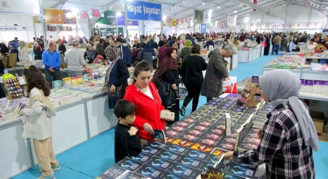 Osmaniyede Kitap Fuarına yoğun ilgi