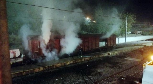 Osmaniye'de parke yüklü tren vagonunda çıkan yangın söndürüldü