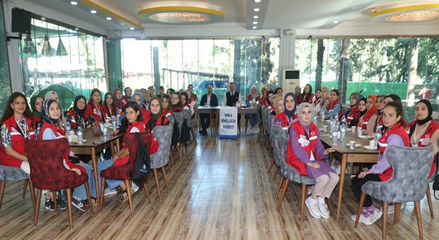 Osmaniye'de Üniversiteli gençler Jandarma Komutanlığını ziyaret etti