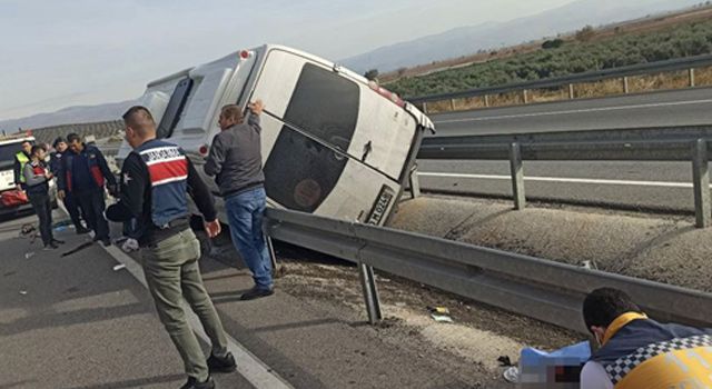 Osmaniyespor Taraftarlarını Taşıyan Minibüs Manisa'da Kaza Yaptı: 1 Ölü, 9 Yaralı