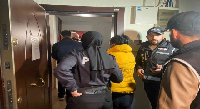 ÖSYMnin yaptığı ehliyet ve SRC sınavlarında sahtecilik yapan çeteye eş zamanlı operasyon
