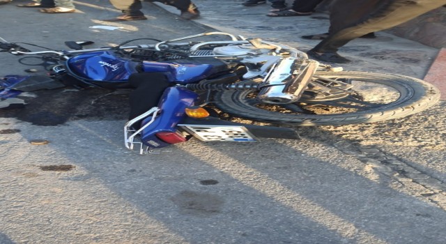 Otomobil ile motosiklet çarpıştı: 2 ağır yaralı
