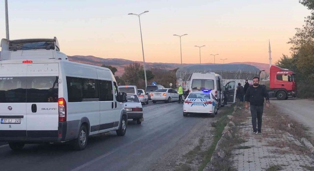 Otomobil tıra çarptı: 1 yaralı