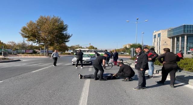 Otomobilin çarptığı bisikletli yaralandı