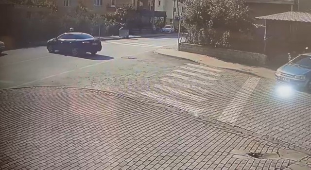Otomobille motosiklet çarpıştı: 1 kişi yaralandı