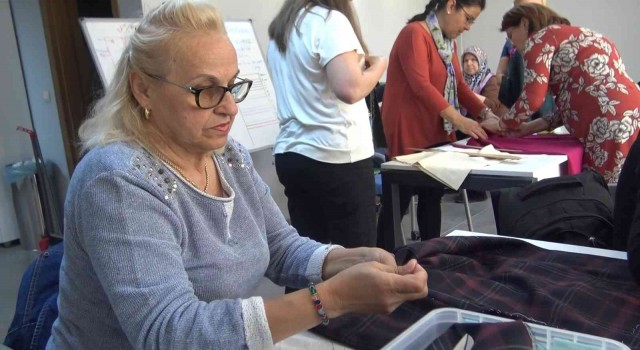 (Özel) Bursada kadınlar hem meslek öğreniyor, hem gelir elde ediyor