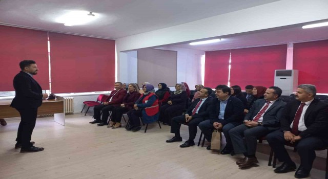 Pandeminin getirdiği olumsuzlukları öğretmen, veli ve öğrenci iş birliği ile aşıyorlar