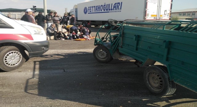 Patpatla otomobilin çarpıştığı kazada 2 kişi yaralandı