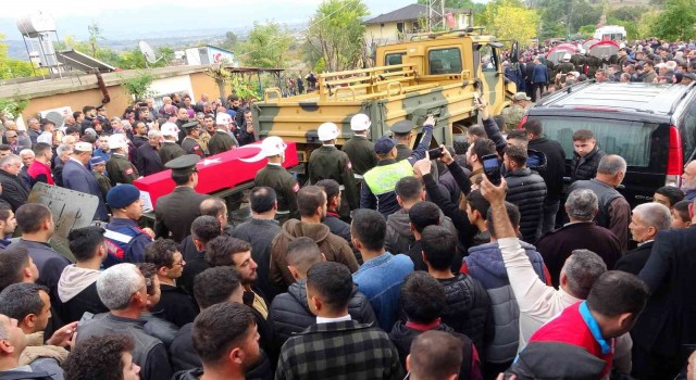 Pençe-Yıldırım şehidi Sinan İnak, son yolculuğuna uğurlandı