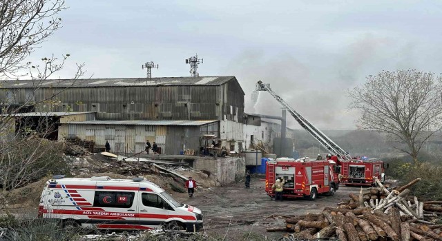 Pendikte çinko ve kaplama fabrikası alevlere teslim oldu