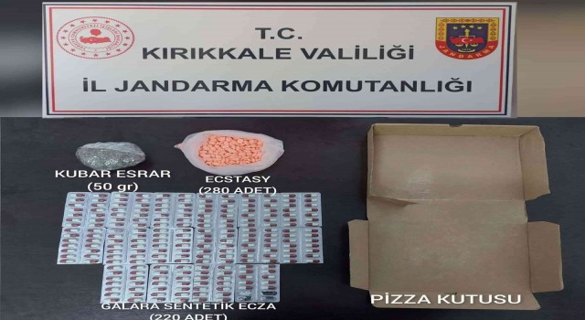 Pizza kutusunda uyuşturucu sevkiyatı: Esrar ve yüzlerce hap ele geçirildi